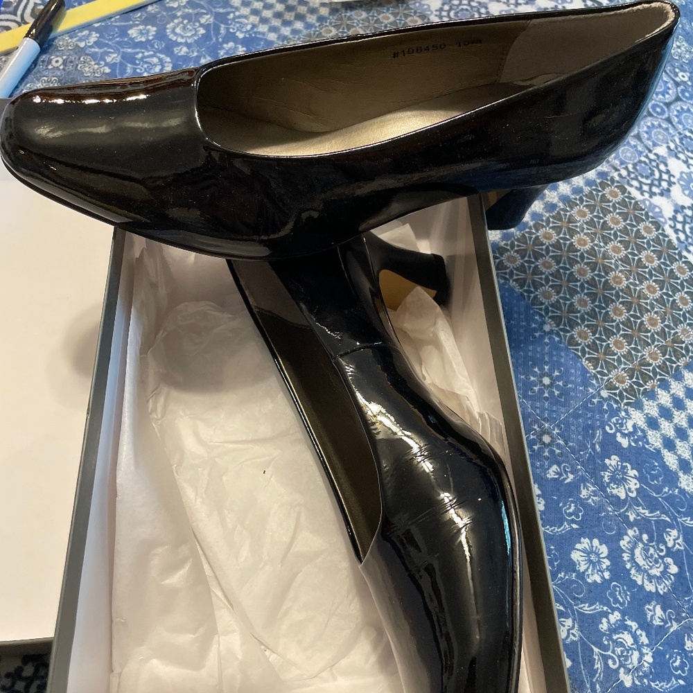 Mark & Lemp black patent leather pump, size 10